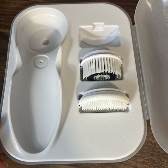 Vanity Planet Facial Scrubbing Brush Electric Skincare Self Care White Tan - Picture 3 of 14